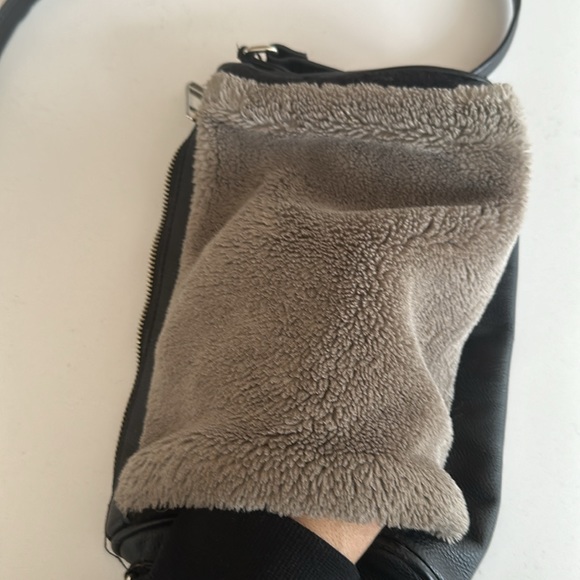 Hand warmer crossbody purse - Picture 2 of 2